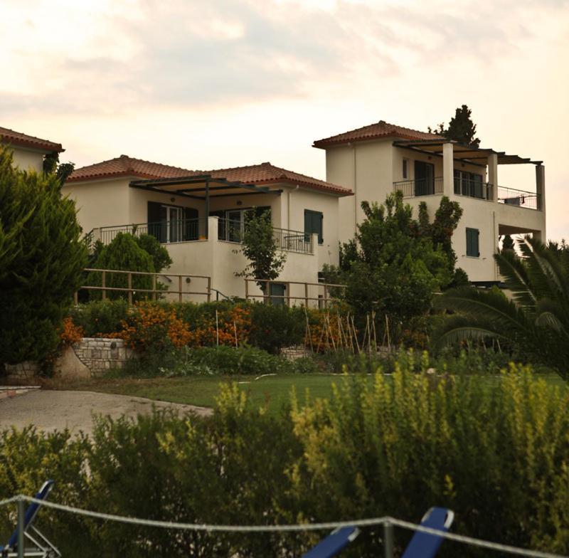 Il Villaggio Chrani Exterior photo